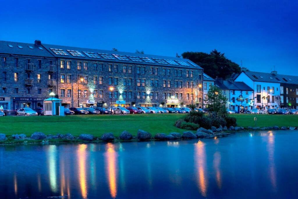 Apartmán Clew Bay Balcony Views - Westport Quay Apt Exteriér fotografie